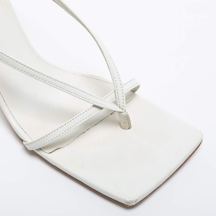 مملوكة مسبقًا Bottega Veneta White Leather Stretch Strap Sandals Size 39