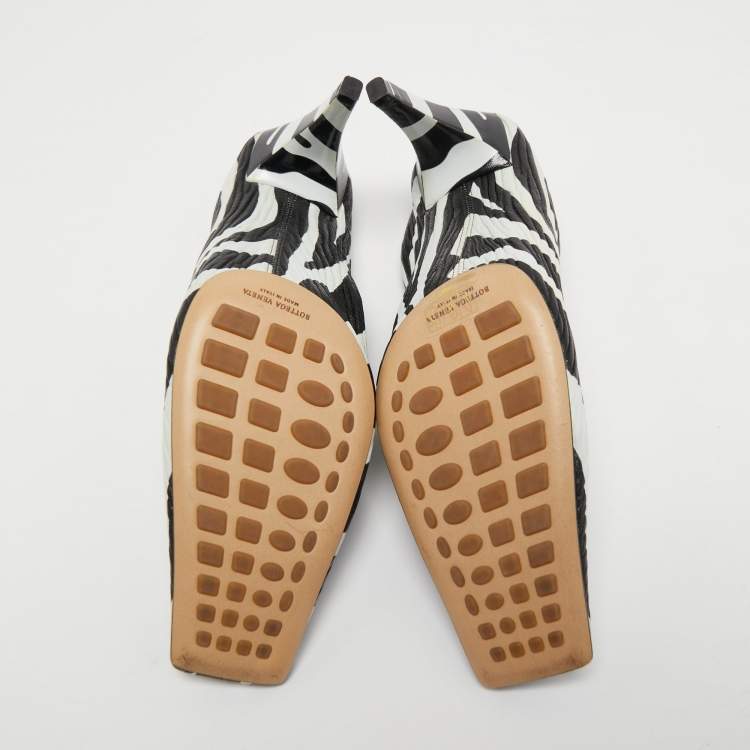 Pre Owned Bottega Veneta Black/White Zebra Print Leather Pumps Size 39
