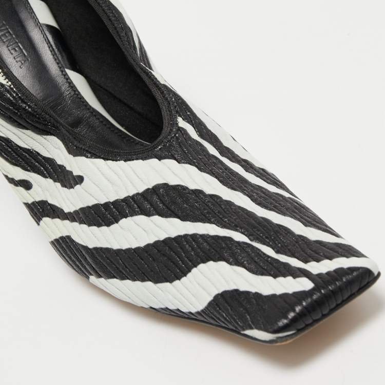 Pre Owned Bottega Veneta Black/White Zebra Print Leather Pumps Size 39