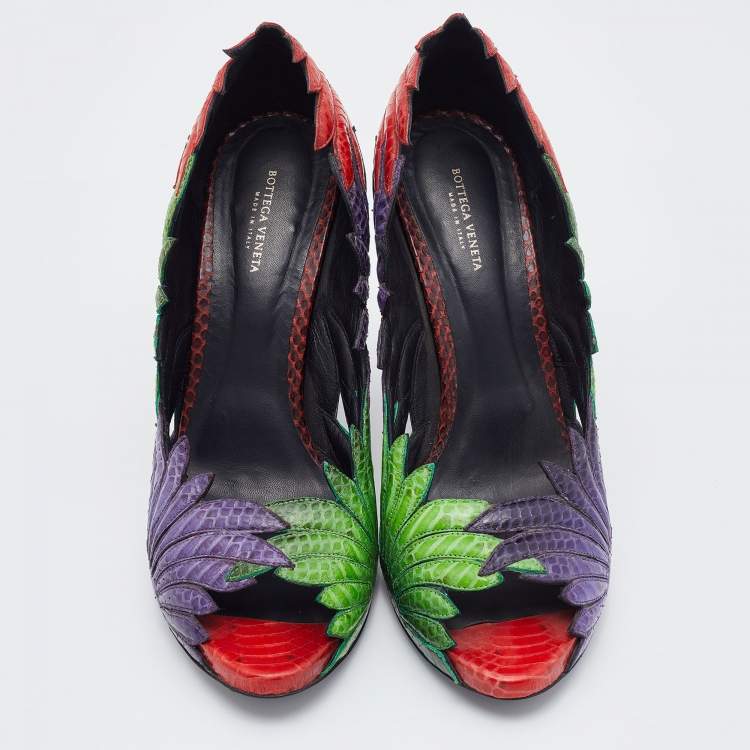 مملوكة مسبقًا Bottega Veneta Multicolor Python Leather Floral Pumps Size 40
