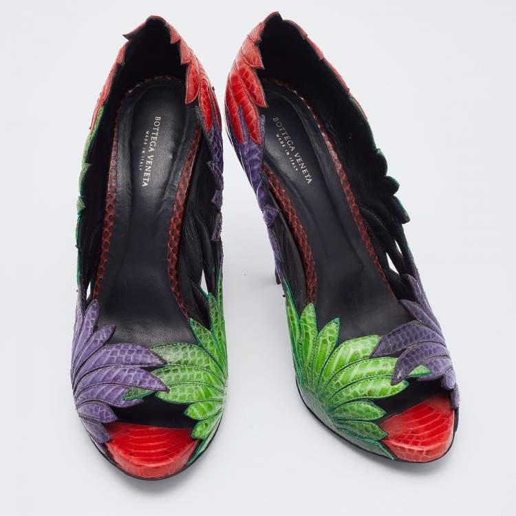 مملوكة مسبقًا Bottega Veneta Multicolor Python Leather Floral Pumps Size 40
