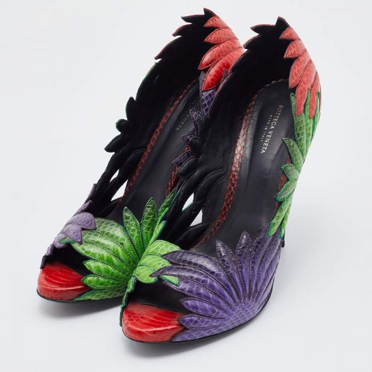 مملوكة مسبقًا Bottega Veneta Multicolor Python Leather Floral Pumps Size 40