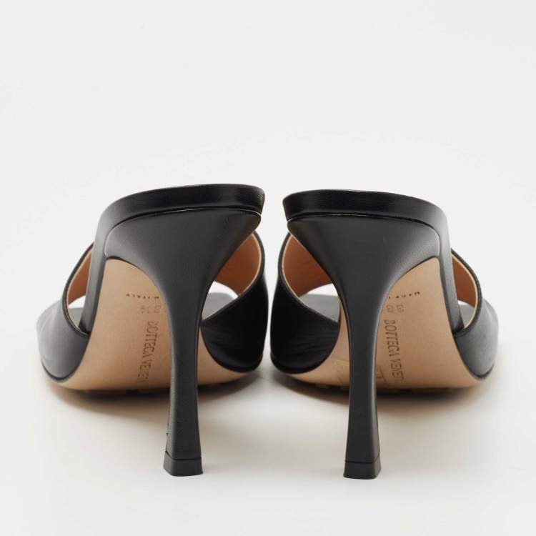Pre Owned Bottega Veneta Black Leather Square Toe Slide Sandals Size 38.5