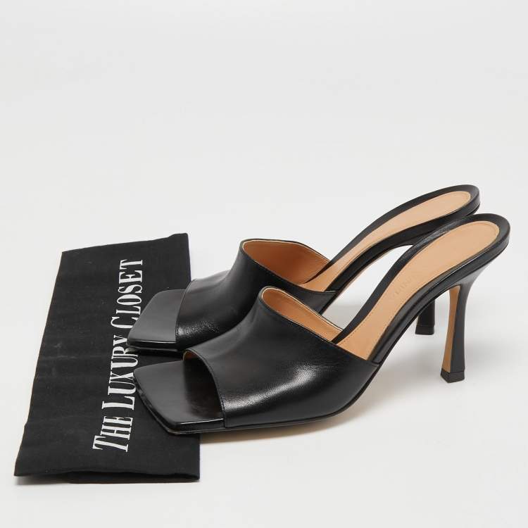 مملوكة مسبقًا Bottega Veneta Black Leather Square Toe Slide Sandals Size 37.5