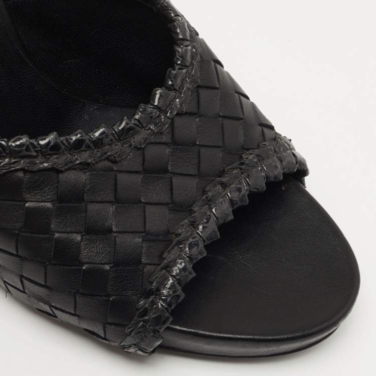 Pre Owned Bottega Veneta Black Intrecciato Leather Slide Sandals Size 40