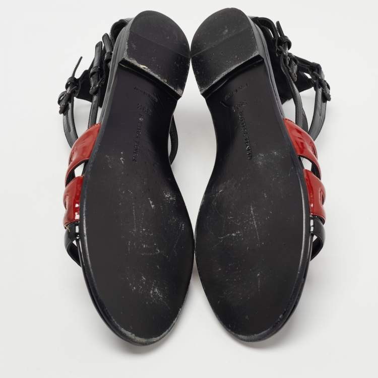 Pre Owned Bottega Veneta Black/Brown Patent Leather Flat Strappy Sandals Size 39.5