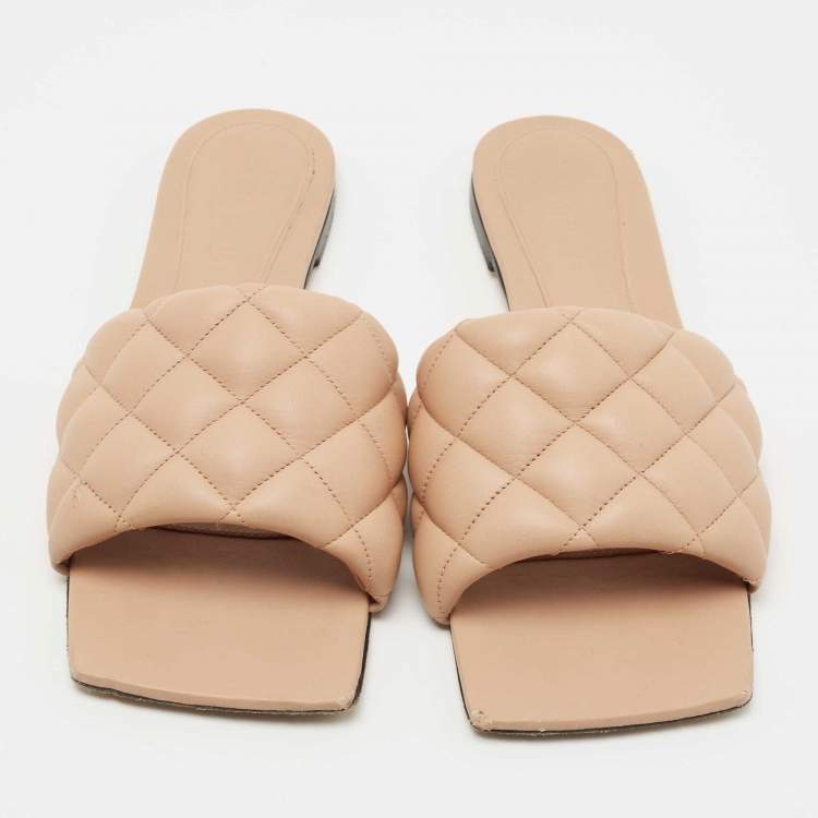 Pre Owned Bottega Veneta Beige Quilted Leather Lido Flat Slides Size 40.5