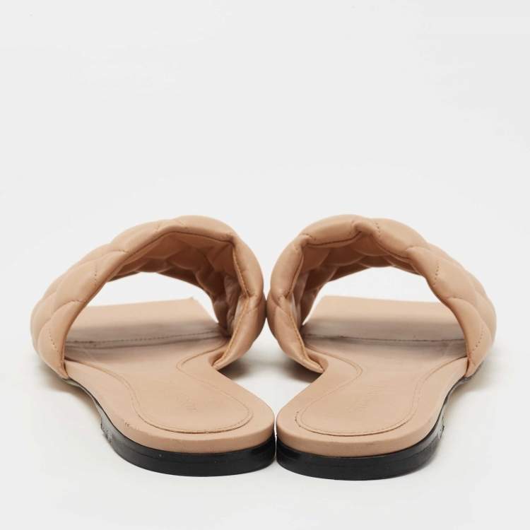 Pre Owned Bottega Veneta Beige Quilted Leather Lido Flat Slides Size 40.5