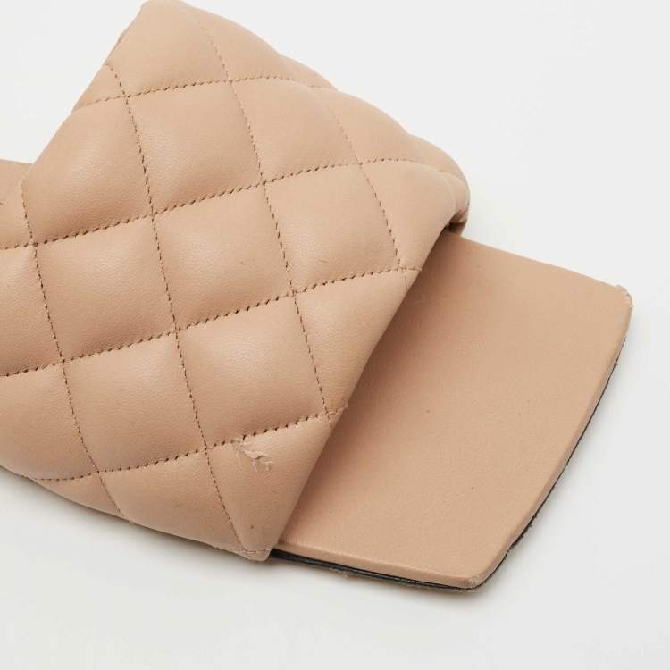 Pre Owned Bottega Veneta Beige Quilted Leather Lido Flat Slides Size 40.5