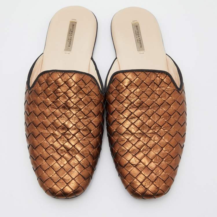 مملوكة مسبقًا Bottega Veneta Metallic Brown Intrecciato Leather Flat Mules Size 37