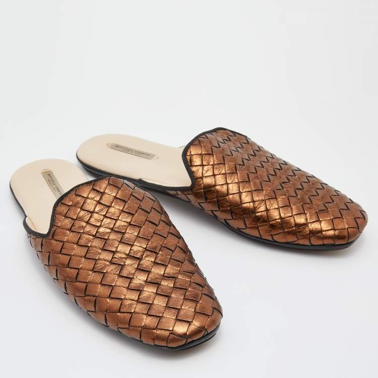 مملوكة مسبقًا Bottega Veneta Metallic Brown Intrecciato Leather Flat Mules Size 37