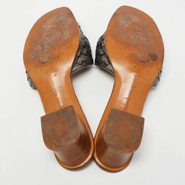 مملوكة مسبقًا Bottega Veneta Metallic Grey Intrecciato Leather Ravello Slide Sandals Size 40