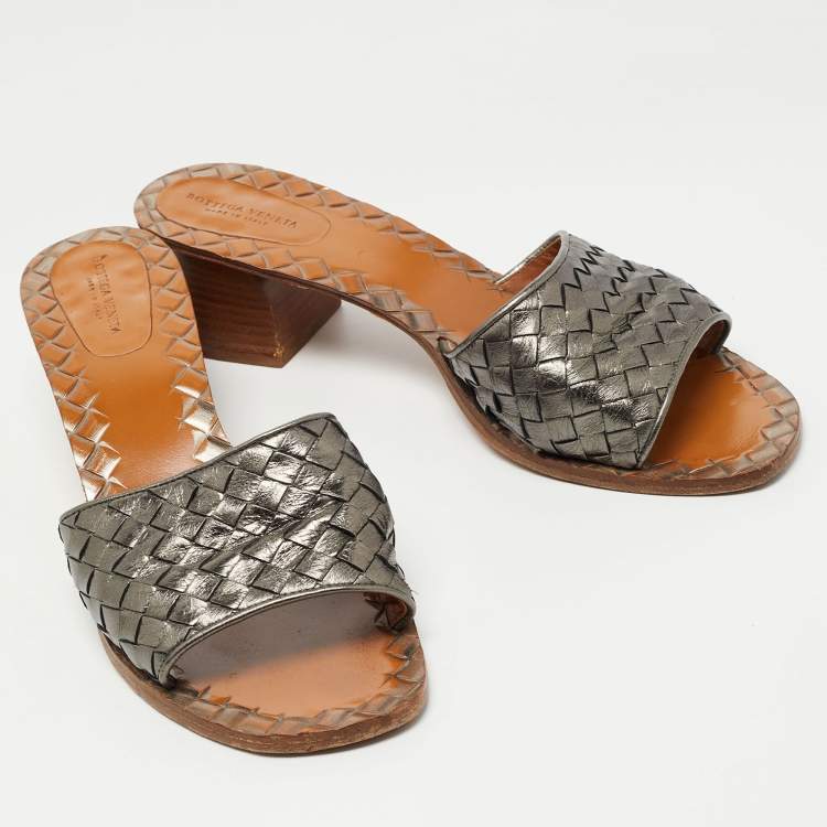 مملوكة مسبقًا Bottega Veneta Metallic Grey Intrecciato Leather Ravello Slide Sandals Size 40