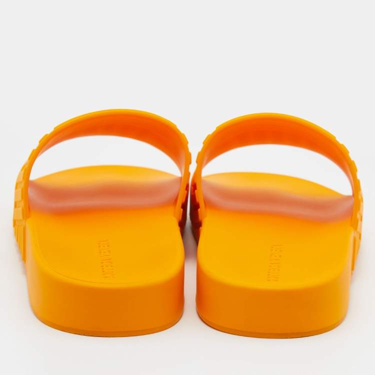 Pre Owned Bottega Veneta Bright Orange Rubber Flat Slides Size 40