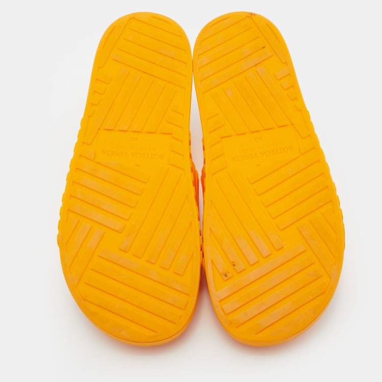 Pre Owned Bottega Veneta Bright Orange Rubber Flat Slides Size 40
