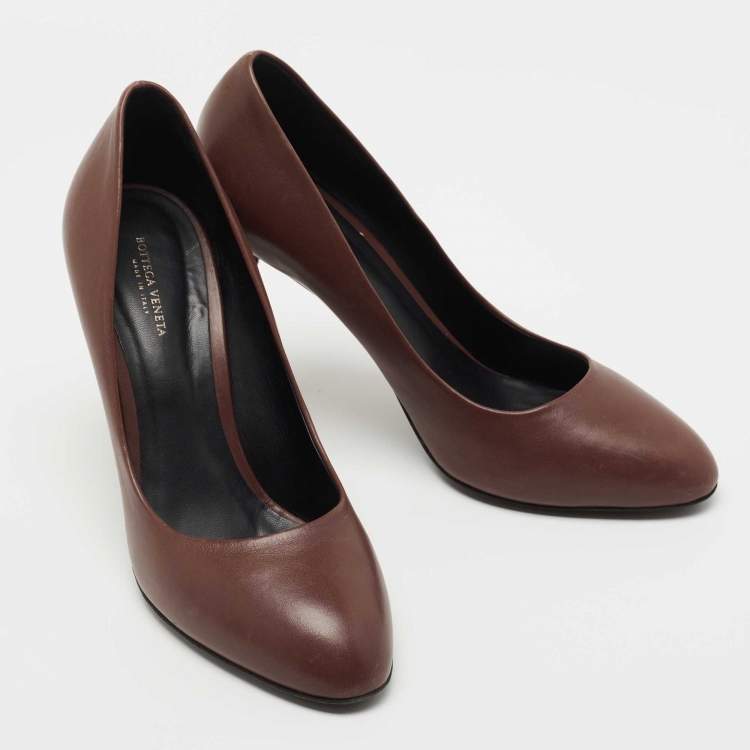 Pre Owned Bottega Veneta Brown Leather Round Toe Pumps Size 38.5