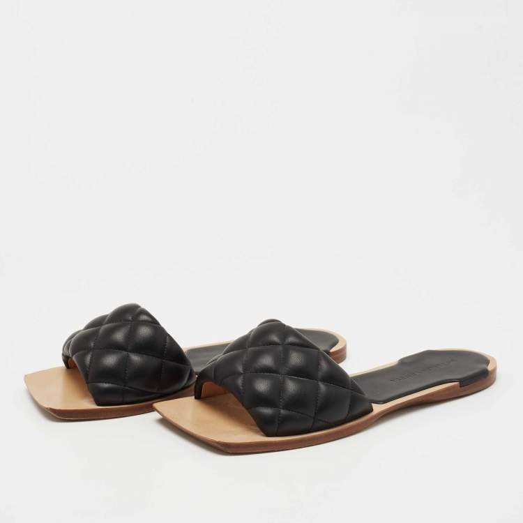 مملوكة مسبقًا Bottega Veneta Black Leather Flat Slides Size 38 