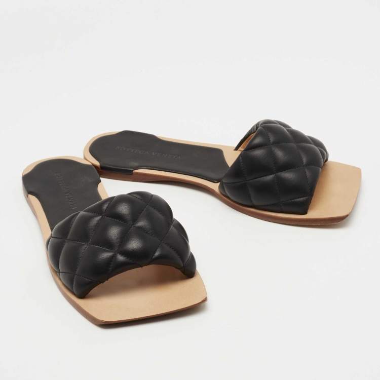 مملوكة مسبقًا Bottega Veneta Black Leather Flat Slides Size 38 