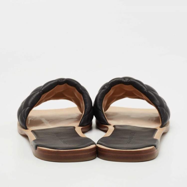 مملوكة مسبقًا Bottega Veneta Black Leather Flat Slides Size 38 