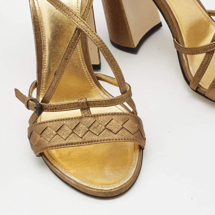 مملوكة مسبقًا Bottega Veneta Metallic Intrecciato Leather Block Heel Slingback Sandals Size 37.5