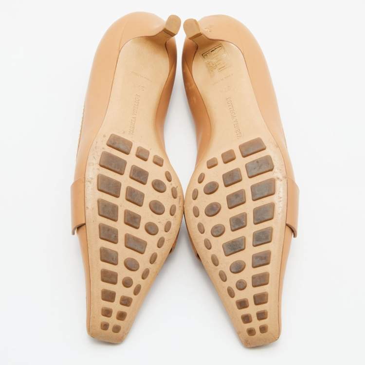 مملوكة مسبقًا Bottega Veneta Beige Leather Madame Pumps Size 37.5