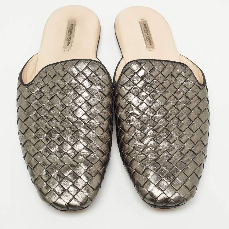 Pre Owned Bottega Veneta Metallic Bronze Leather Intrecciato Mules 39