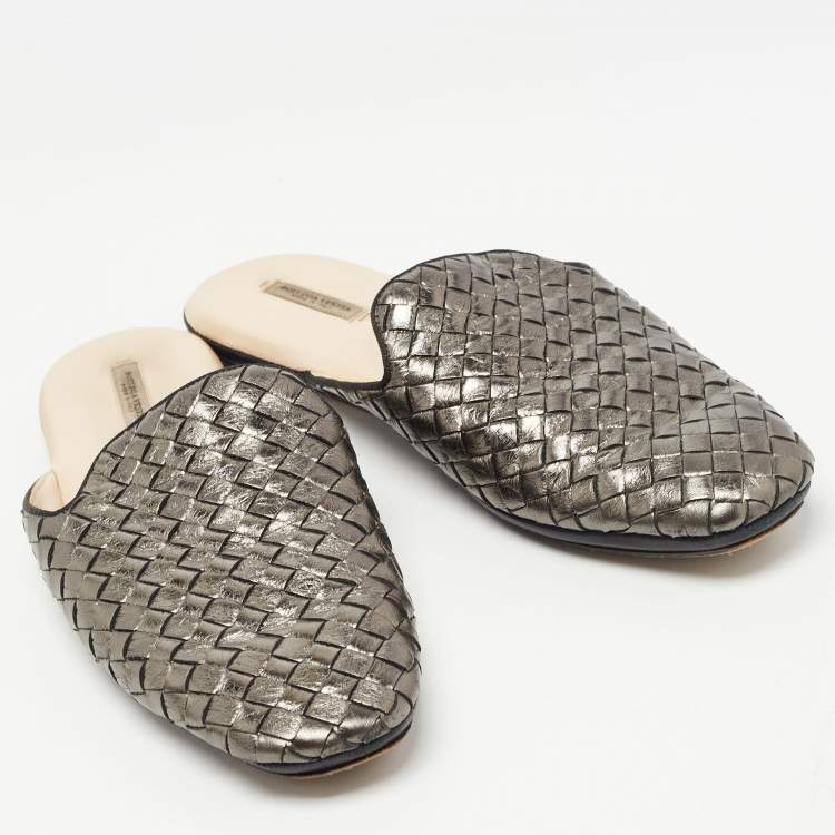 Pre Owned Bottega Veneta Metallic Bronze Leather Intrecciato Mules 39
