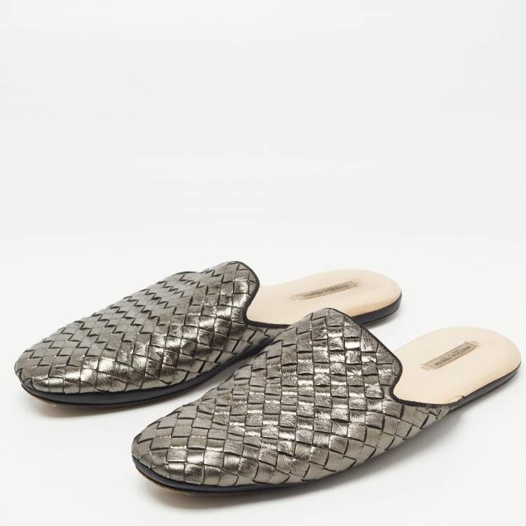 Pre Owned Bottega Veneta Metallic Bronze Leather Intrecciato Mules 39