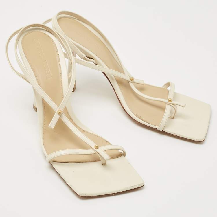 مملوكة مسبقًا Bottega Veneta Cream Leather Stretch T-strap Sandals Size 38