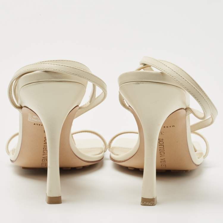 مملوكة مسبقًا Bottega Veneta Cream Leather Stretch T-strap Sandals Size 38