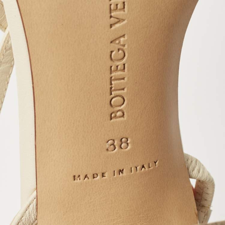 مملوكة مسبقًا Bottega Veneta Cream Leather Stretch T-strap Sandals Size 38