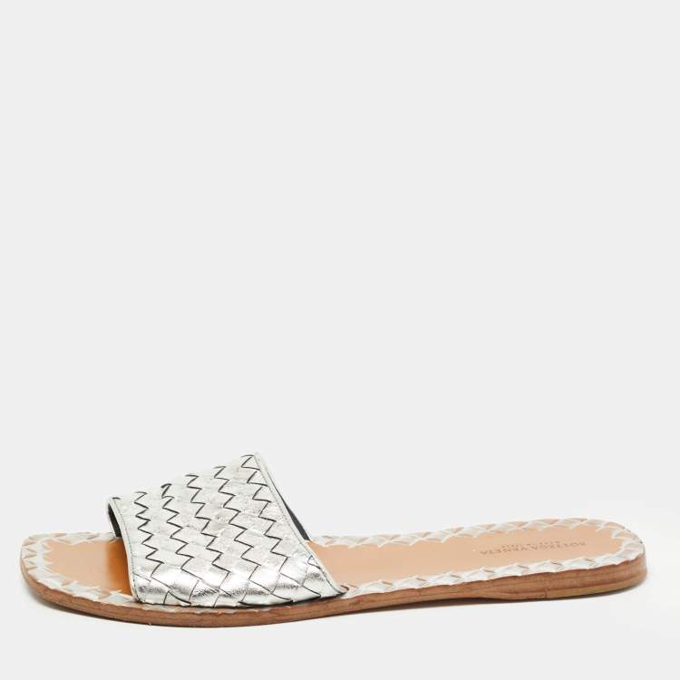 Pre Owned Bottega Veneta Silver Intrecciato Leather Flat Slides Size 39