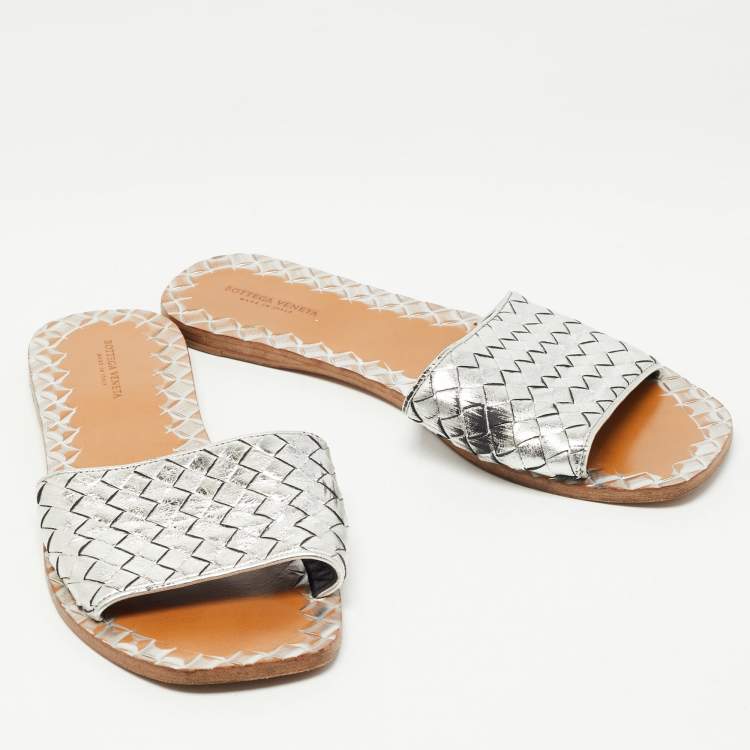 Pre Owned Bottega Veneta Silver Intrecciato Leather Flat Slides Size 39