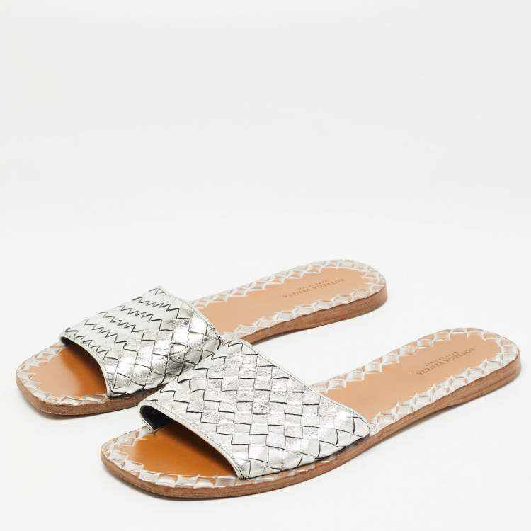 Pre Owned Bottega Veneta Silver Intrecciato Leather Flat Slides Size 39