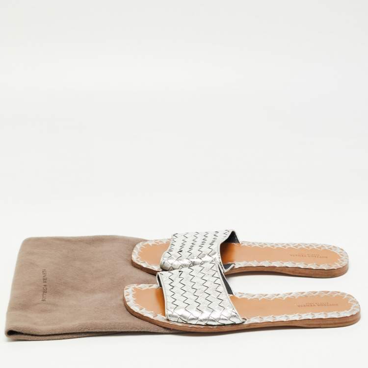 Pre Owned Bottega Veneta Silver Intrecciato Leather Flat Slides Size 39