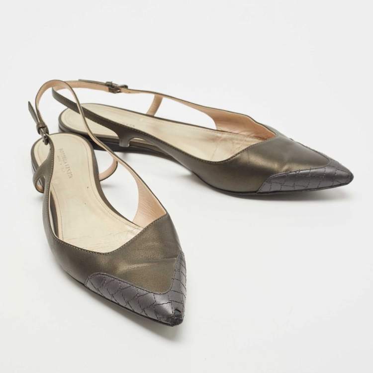 Pre Owned Bottega Veneta Two Tone Leather Slingback Flats Size 40