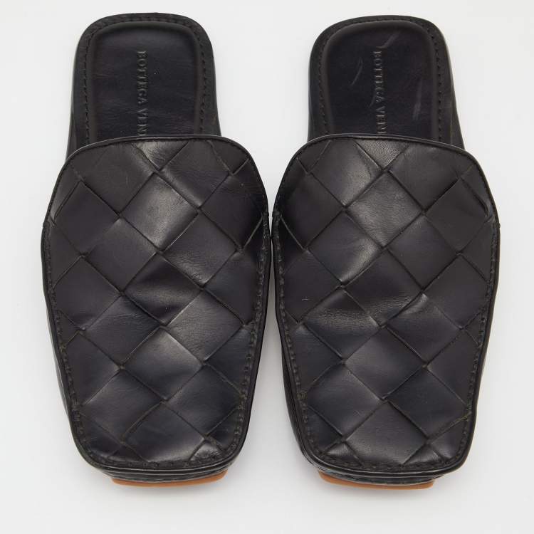 Pre Owned Bottega Veneta Black Leather Flat Mules Size 40