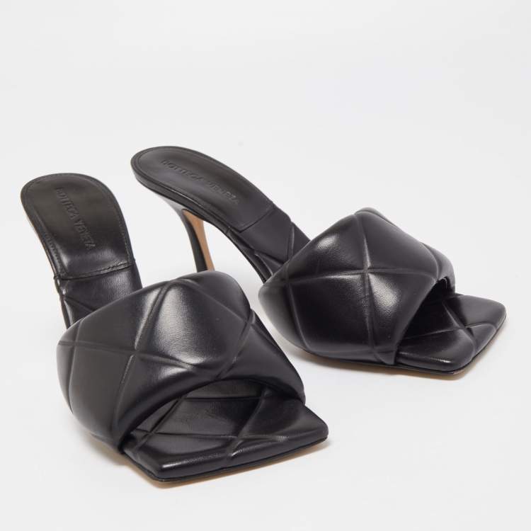 مملوكة مسبقًا Bottega Veneta Black Quilted Leather Lido Slide Sandals Size 39