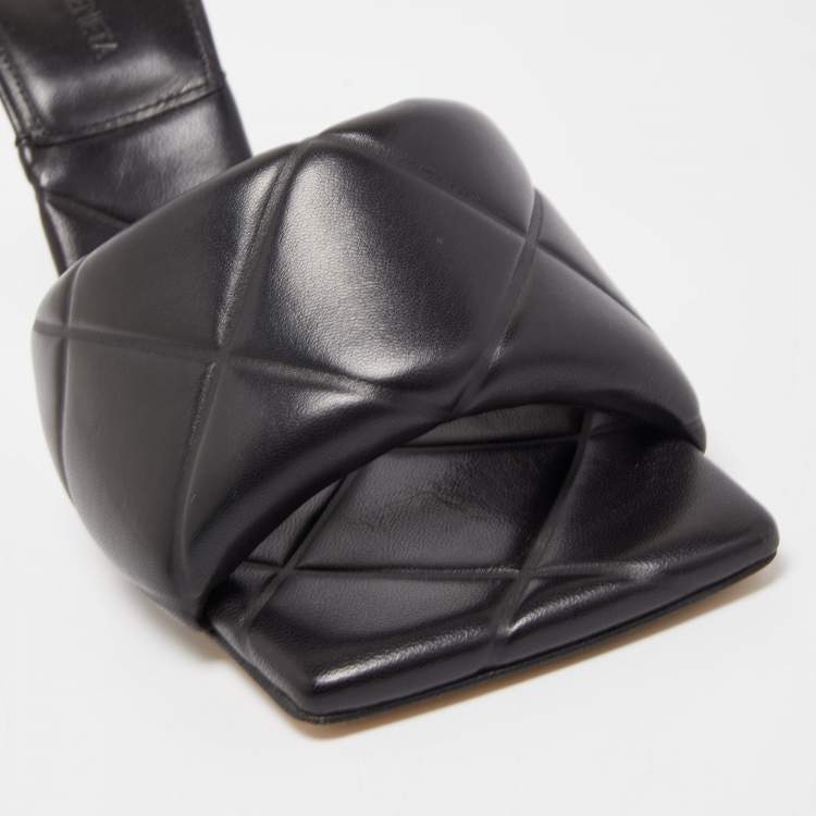 مملوكة مسبقًا Bottega Veneta Black Quilted Leather Lido Slide Sandals Size 39
