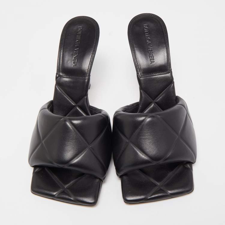 مملوكة مسبقًا Bottega Veneta Black Quilted Leather Lido Slide Sandals Size 39