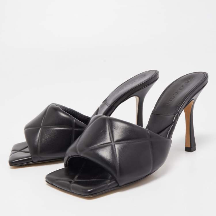 مملوكة مسبقًا Bottega Veneta Black Quilted Leather Lido Slide Sandals Size 39