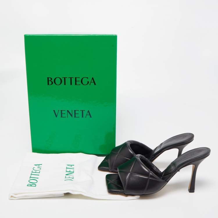 مملوكة مسبقًا Bottega Veneta Black Quilted Leather Lido Slide Sandals Size 39