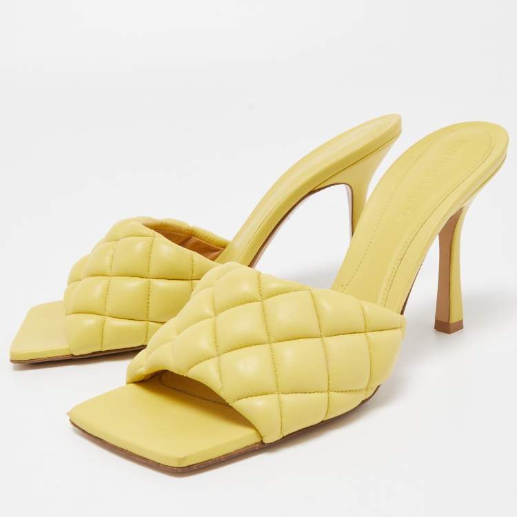 مملوكة مسبقًا Bottega Veneta Yellow Quilted Leather Slide Sandals Size 39