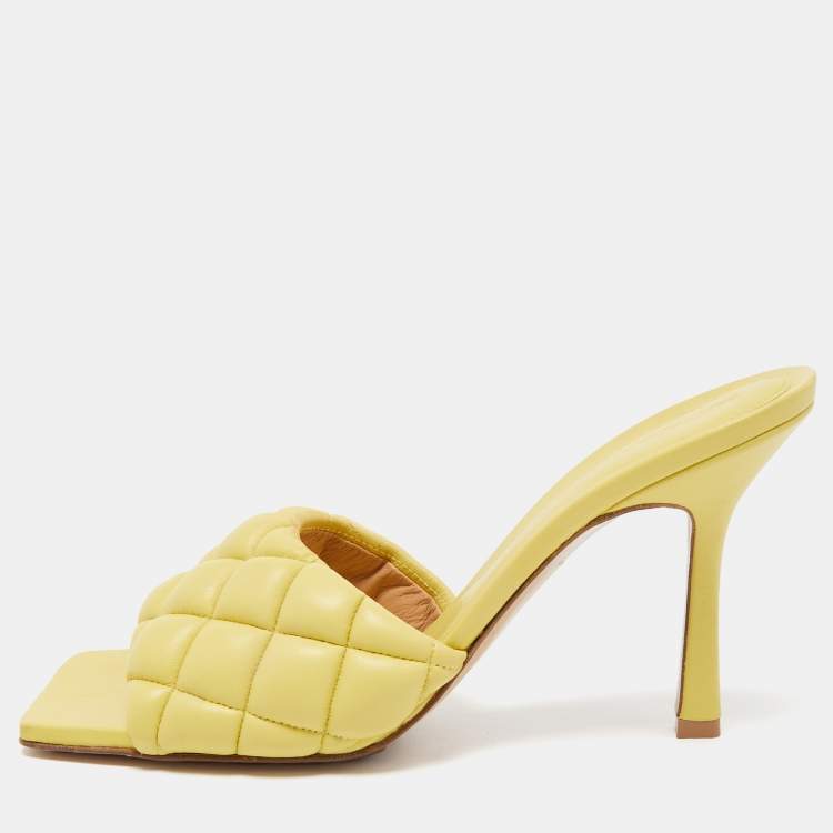 مملوكة مسبقًا Bottega Veneta Yellow Quilted Leather Slide Sandals Size 39
