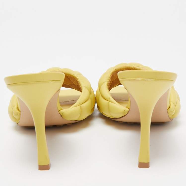 مملوكة مسبقًا Bottega Veneta Yellow Quilted Leather Slide Sandals Size 39