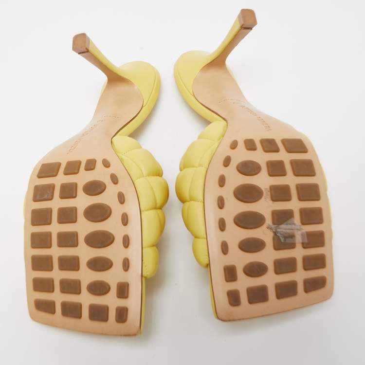مملوكة مسبقًا Bottega Veneta Yellow Quilted Leather Slide Sandals Size 39