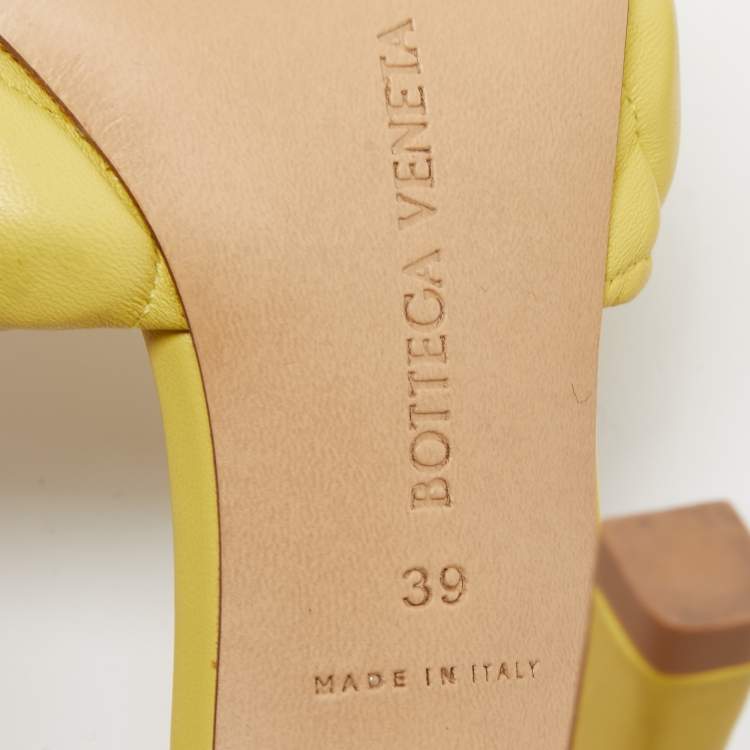 مملوكة مسبقًا Bottega Veneta Yellow Quilted Leather Slide Sandals Size 39