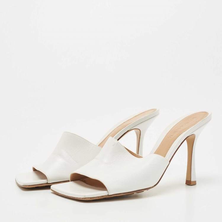 Pre Owned Bottega Veneta White Leather Square Toe Slides Size 38  