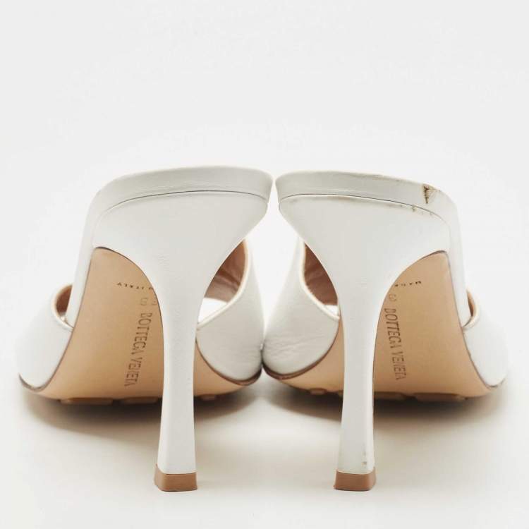 Pre Owned Bottega Veneta White Leather Square Toe Slides Size 38  