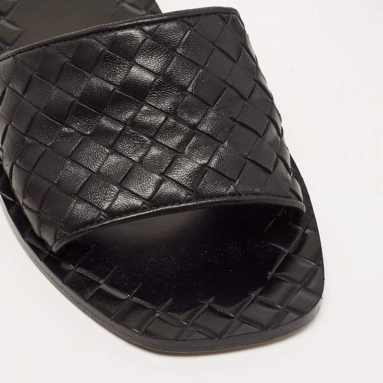مملوكة مسبقًا Bottega Veneta Black Leather Intrecciato Flat Slides Size 36